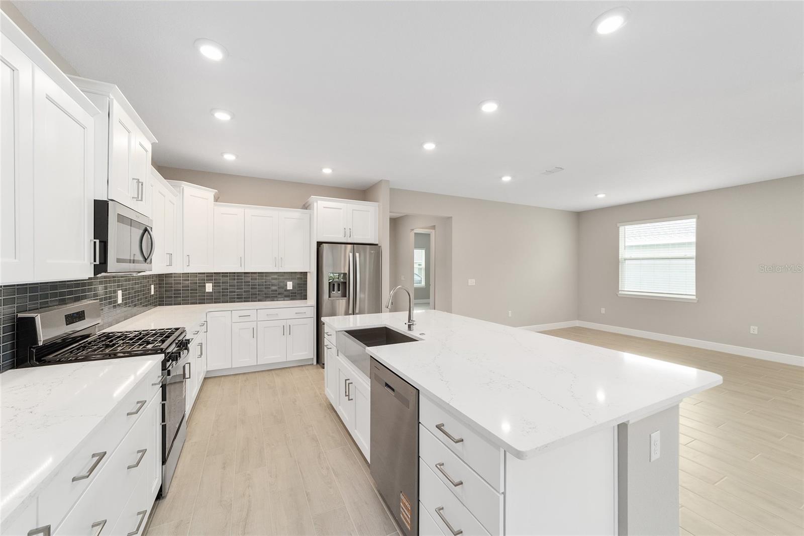 ON TOP OF THE WORLD - Residential