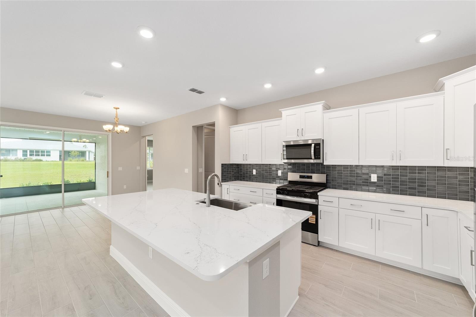 ON TOP OF THE WORLD - Residential