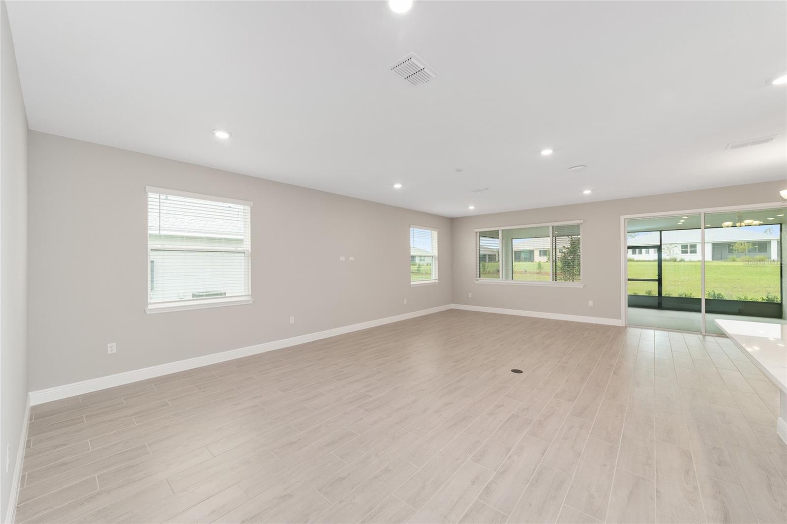 ON TOP OF THE WORLD - Residential