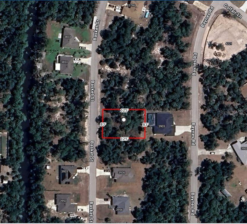 Conveniently located building lot in te growling City of North Port. Five minutes drive to U S 41 Tamiami Trail ,Murdock Circle, Veterans Blvd, and its shops and restaurants including Home Depot, Lowes. Walmart, Publix, and more. Five minutes drive to I-75 Highly rated Sarasota Count Public Schools. Not in a flood zone