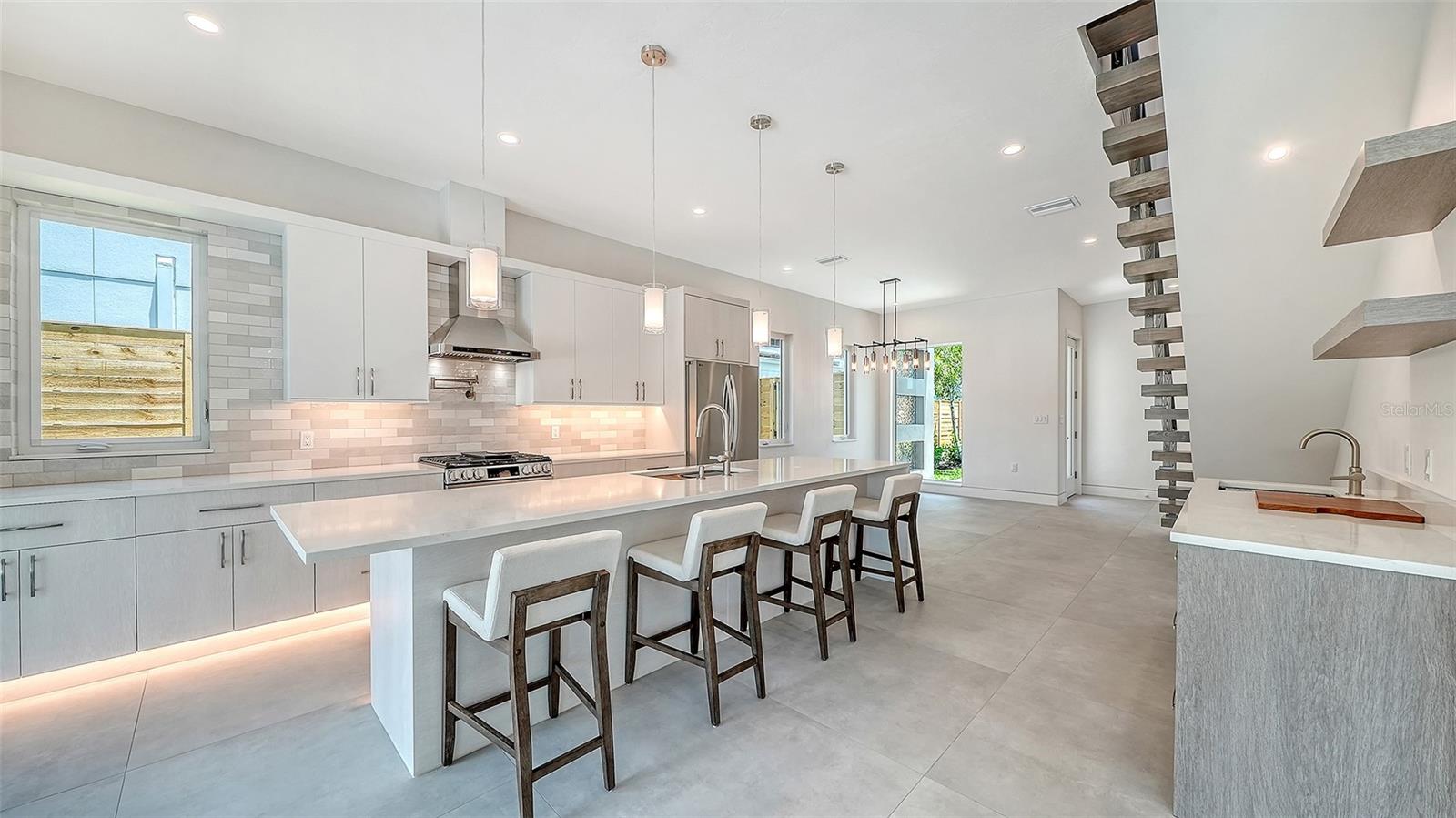 TAMIAMI TERRACE - Residential