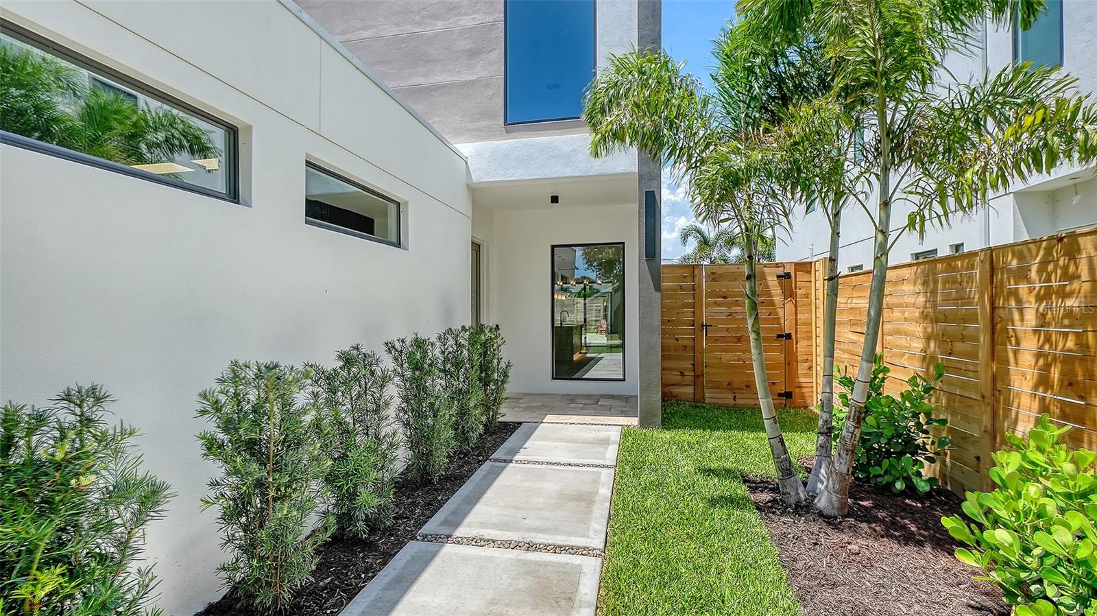 2225 FLORINDA STREET