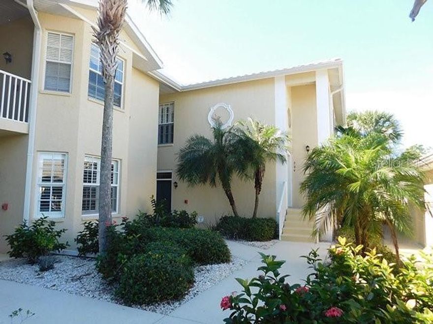 Located in one of Venice's prime locations, St Andrews at The Planation. This home features a beautiful updated kitchen and open floor plan with over 1800 sf. There are 3 bedrooms, 2 baths, a lanai and a garage. The community has a clubhouse and 2 pools as well as Golf very nearby . Available now for annual rental....