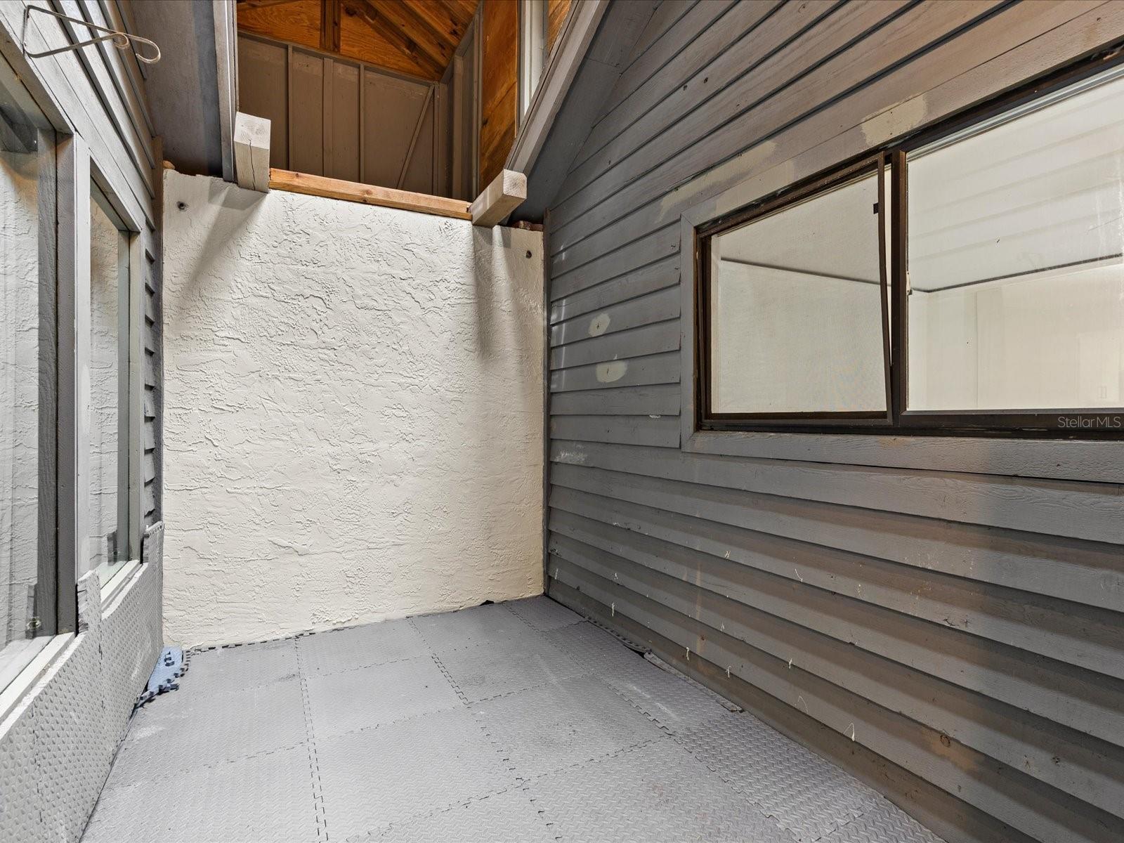 SWEETWATER OAKS II A CONDOMINI - Residential Lease