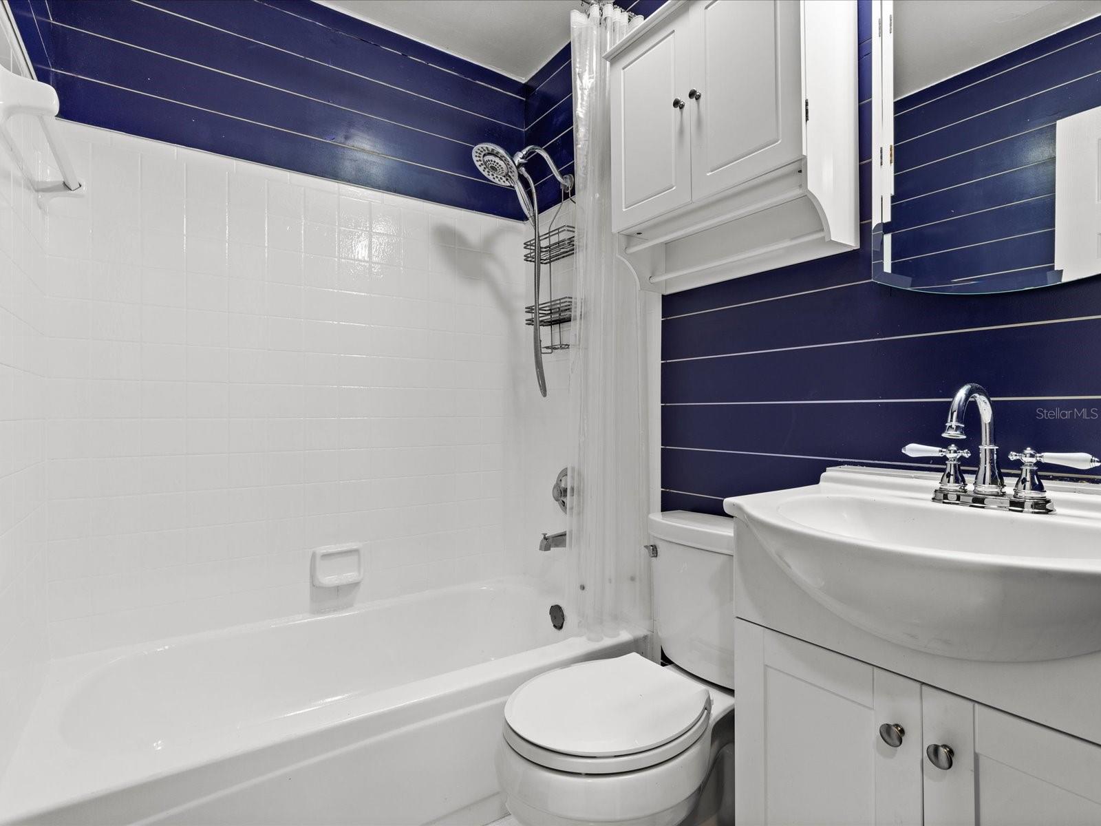 SWEETWATER OAKS II A CONDOMINI - Residential Lease