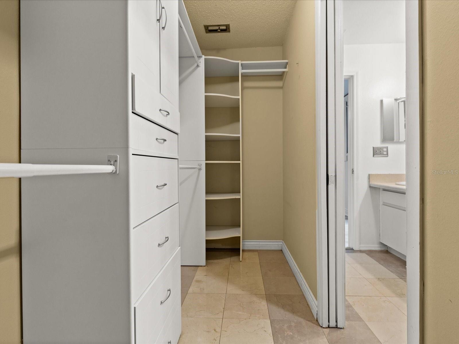 SWEETWATER OAKS II A CONDOMINI - Residential Lease