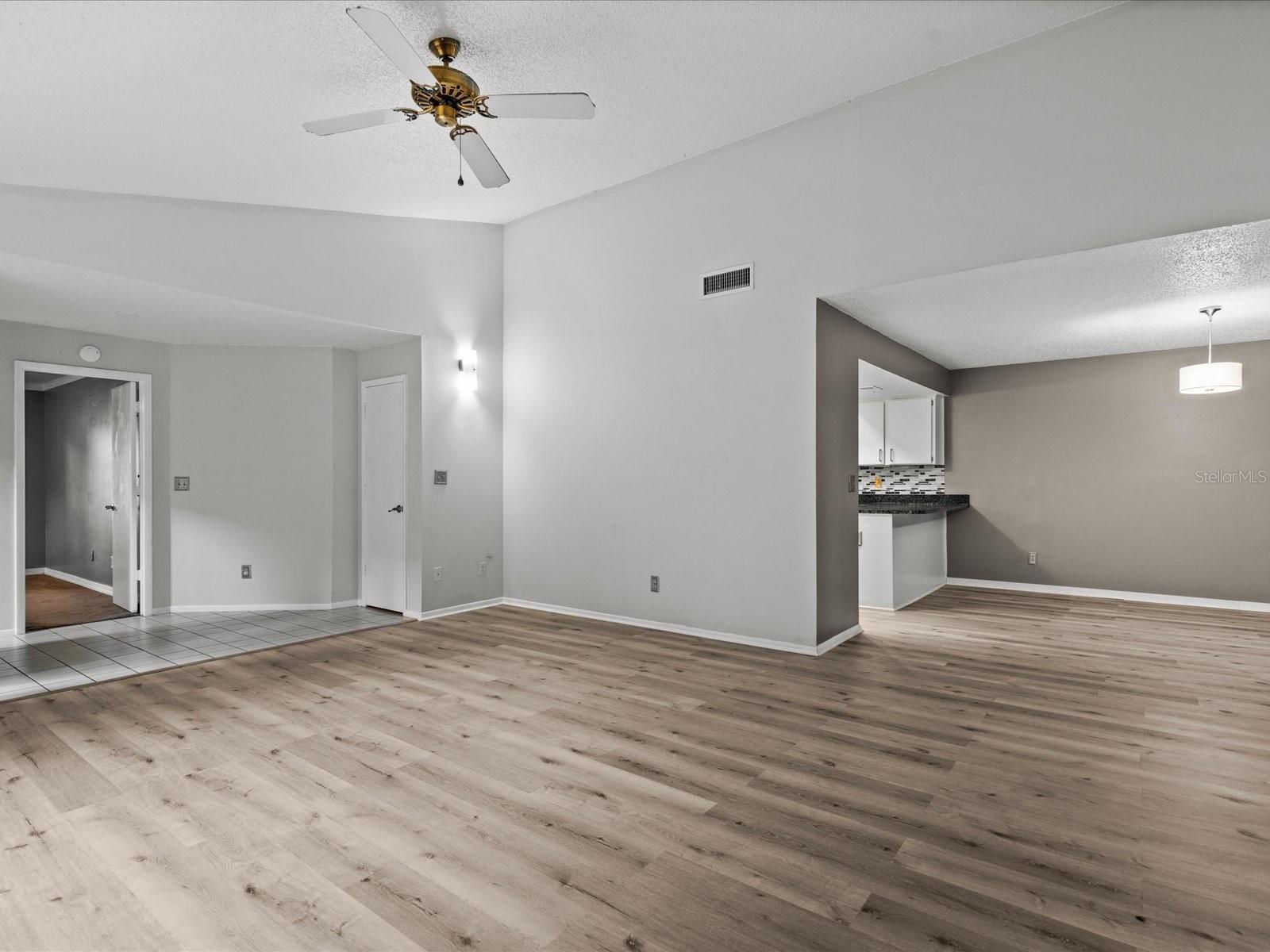 SWEETWATER OAKS II A CONDOMINI - Residential Lease