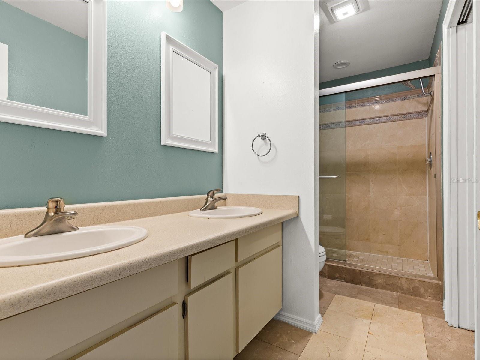 SWEETWATER OAKS II A CONDOMINI - Residential Lease