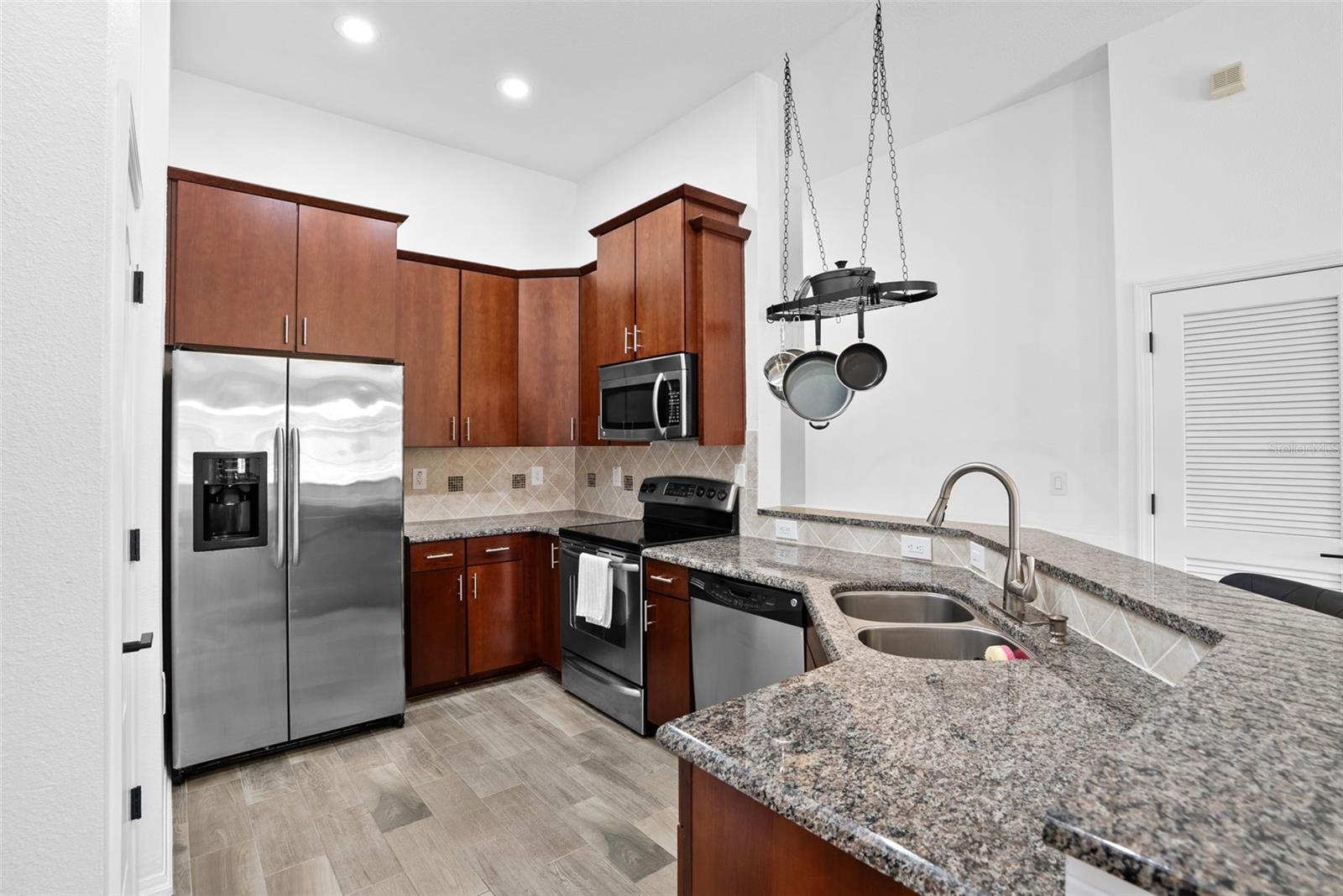 SCHOONER COVE A CONDO PH 50 - Residential