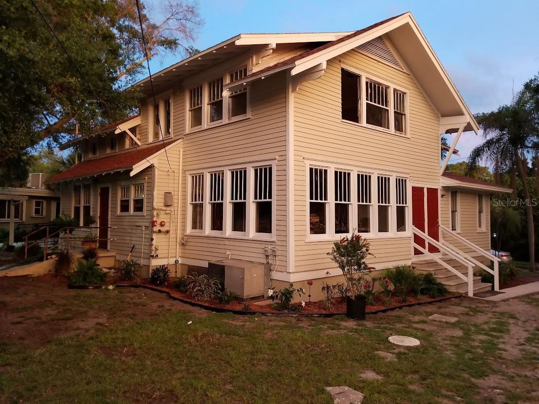 Completely renovated apartment in Historic Roser Park. Walking distance to downtown. Beautiful and spacious apartment, with lots of natural light, in a friendly 5 unit complex with onsite laundry. Water, sewer, trash included. Tenant just pays electric.