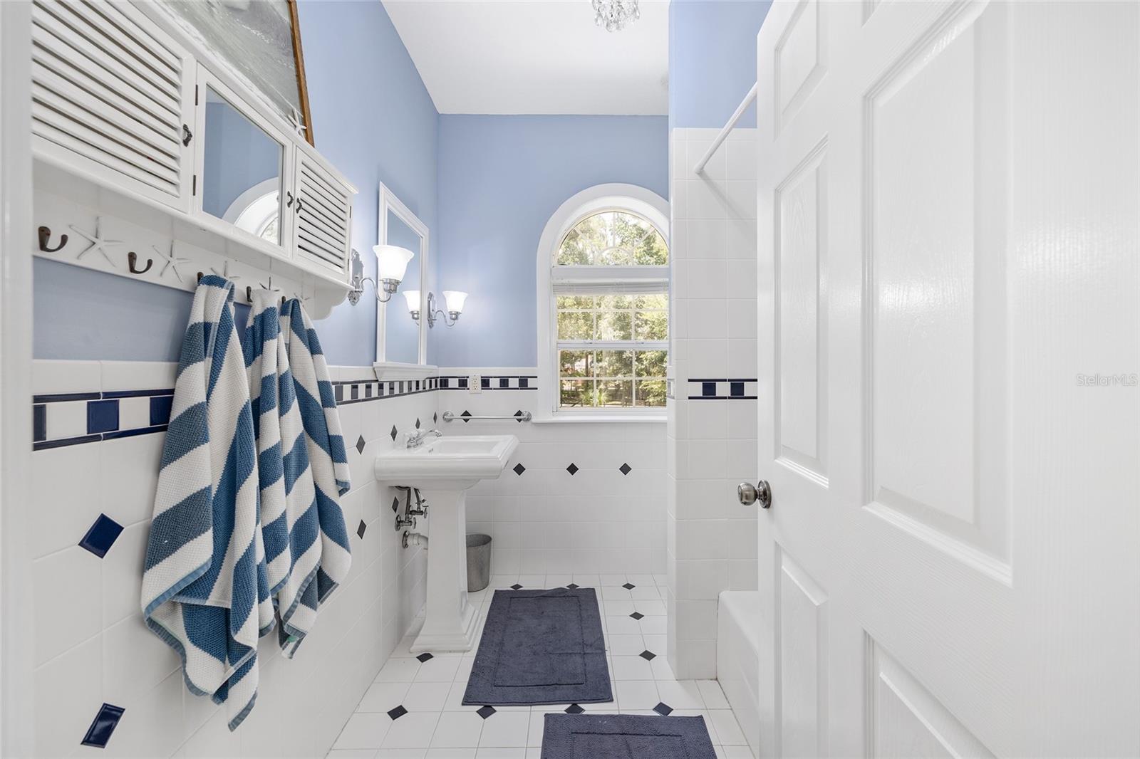 LUTTRELL O R SHACKLEFORD LAND - Residential