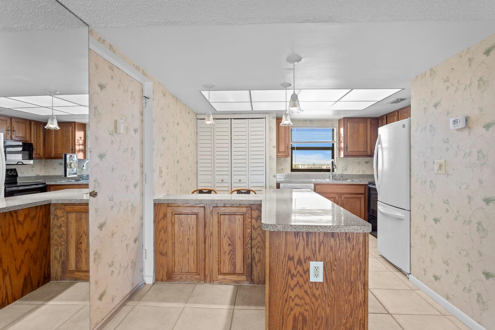 CHATEAU TOWER CONDO - Residential