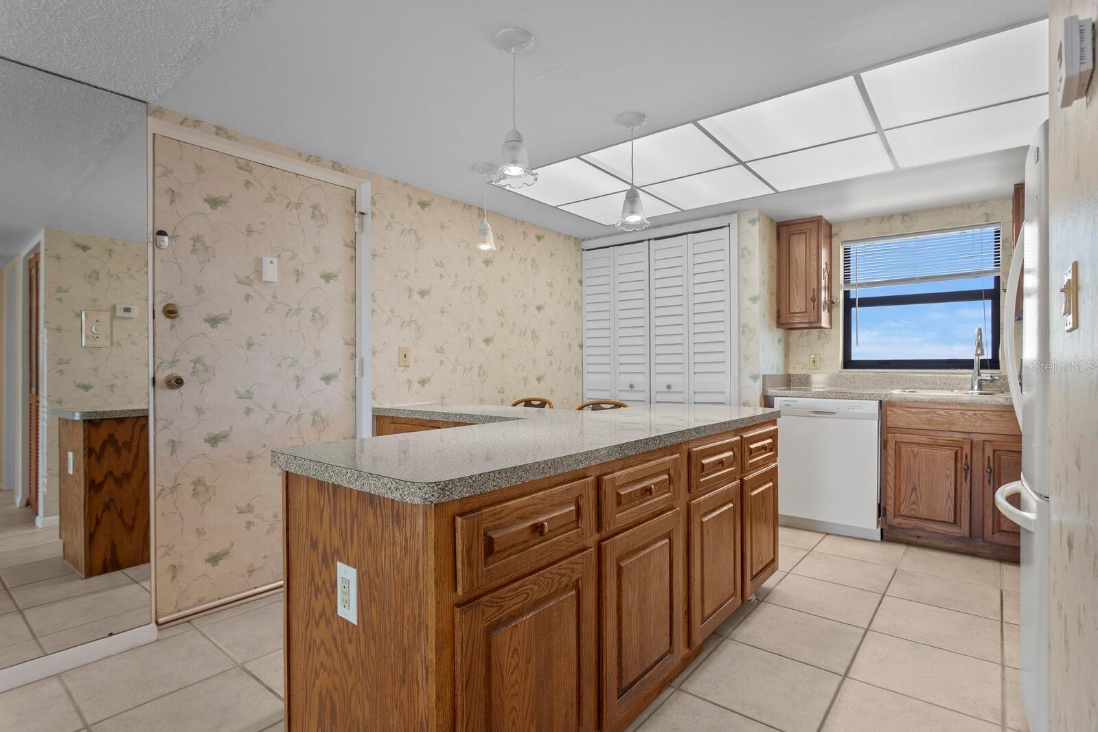 CHATEAU TOWER CONDO - Residential