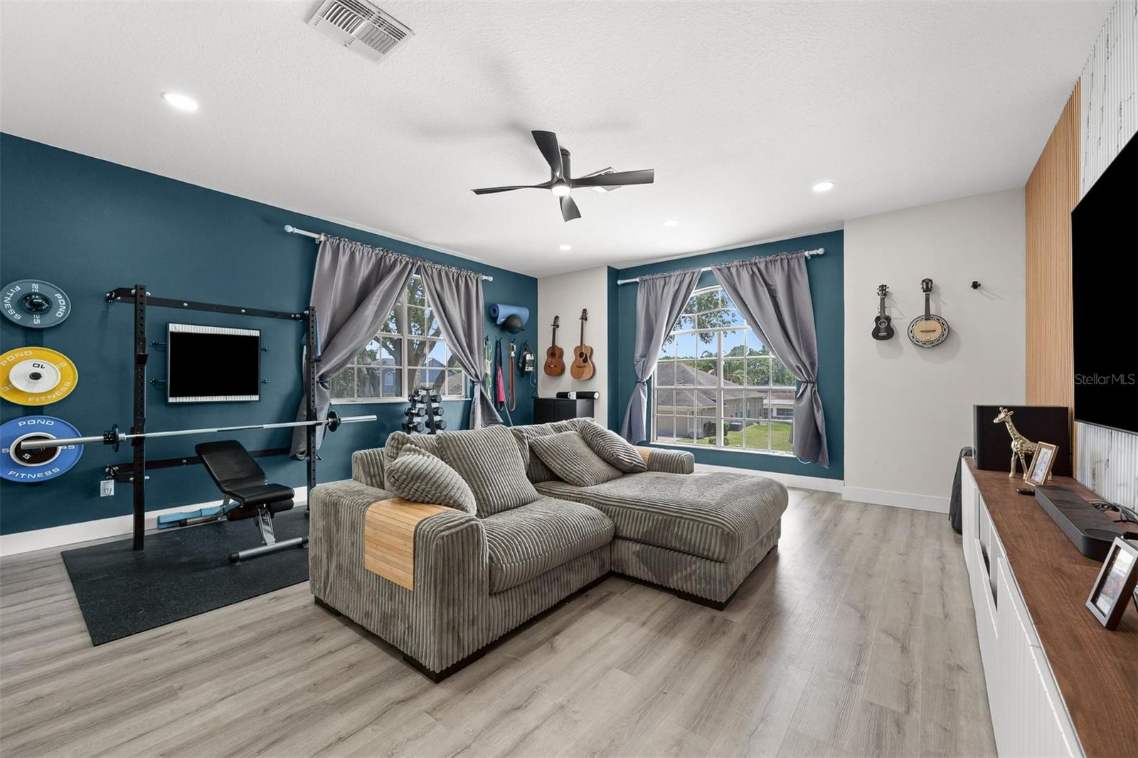 ADMIRAL POINTE - Residential
