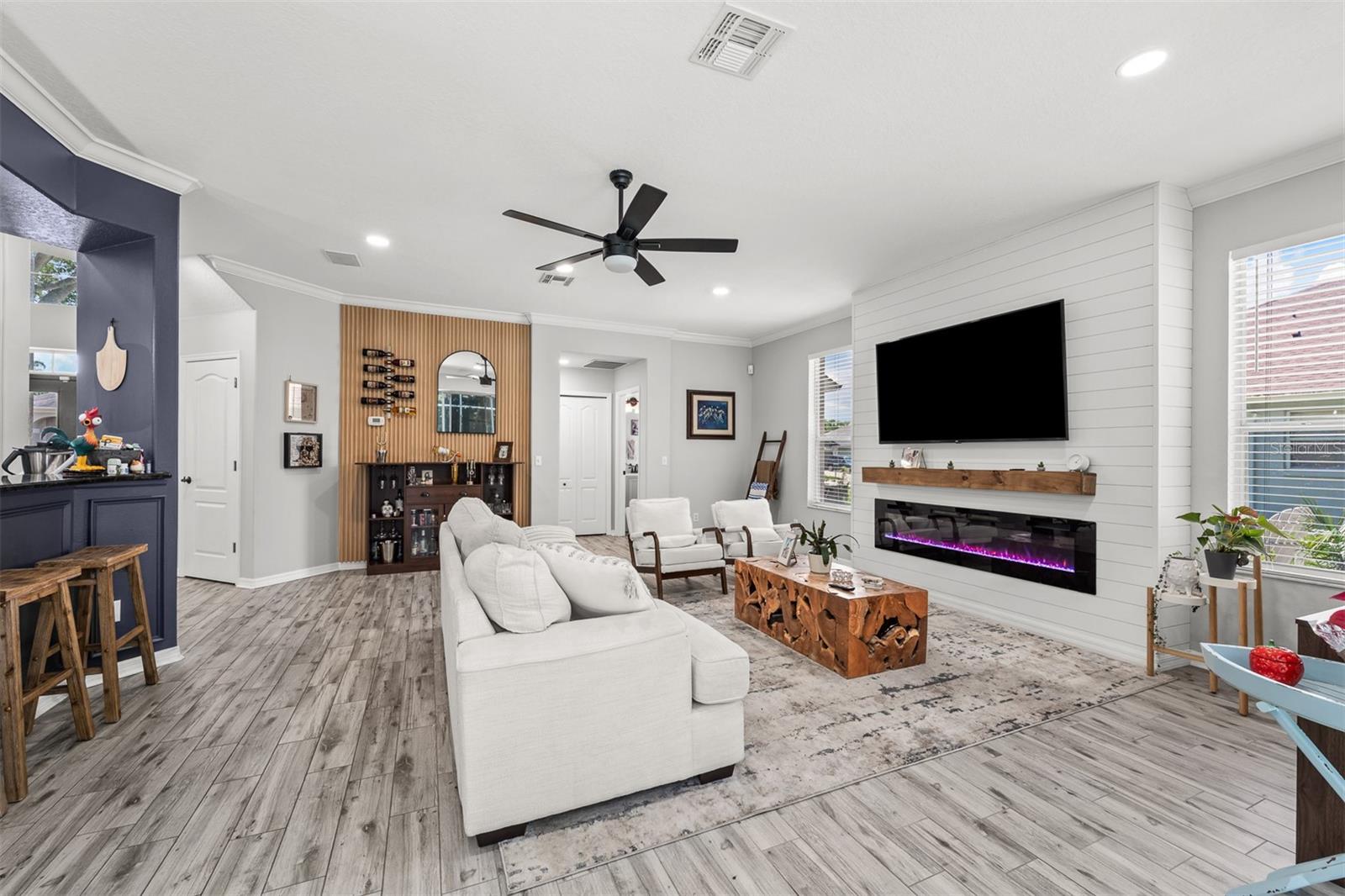 ADMIRAL POINTE - Residential