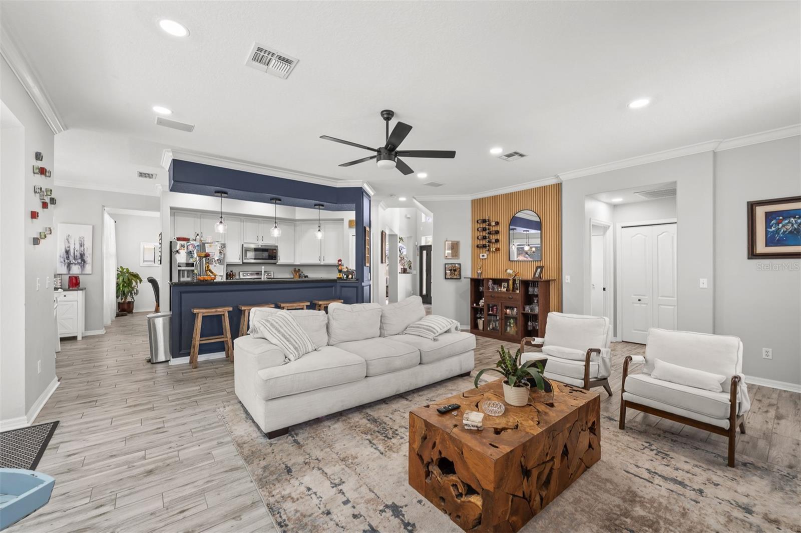 ADMIRAL POINTE - Residential