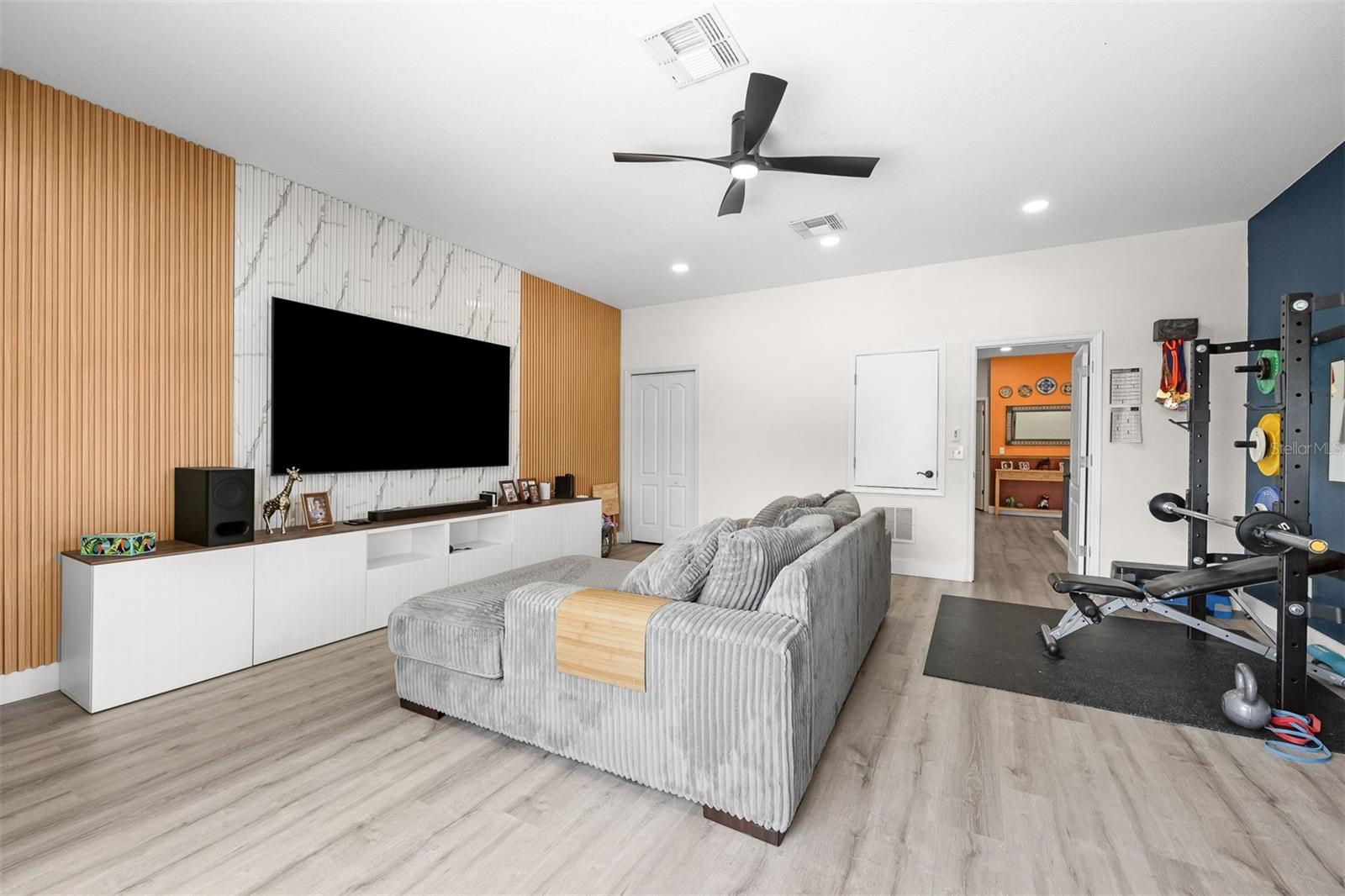 ADMIRAL POINTE - Residential