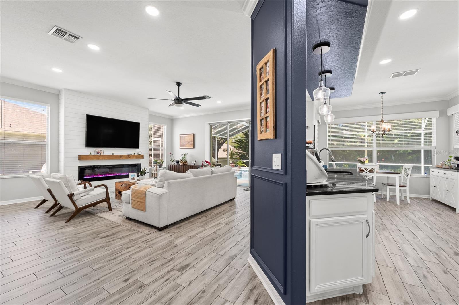 ADMIRAL POINTE - Residential