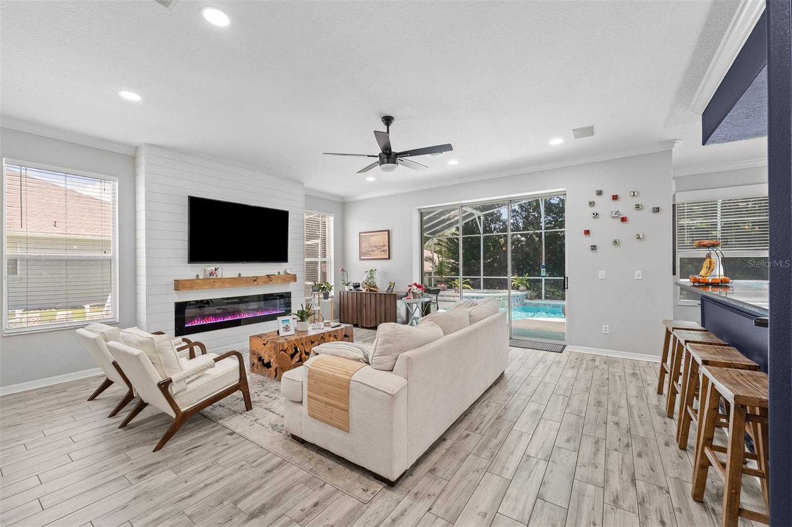 ADMIRAL POINTE - Residential