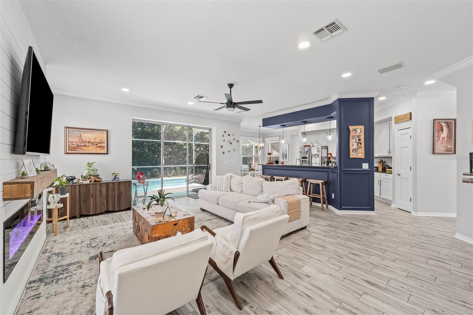 ADMIRAL POINTE - Residential