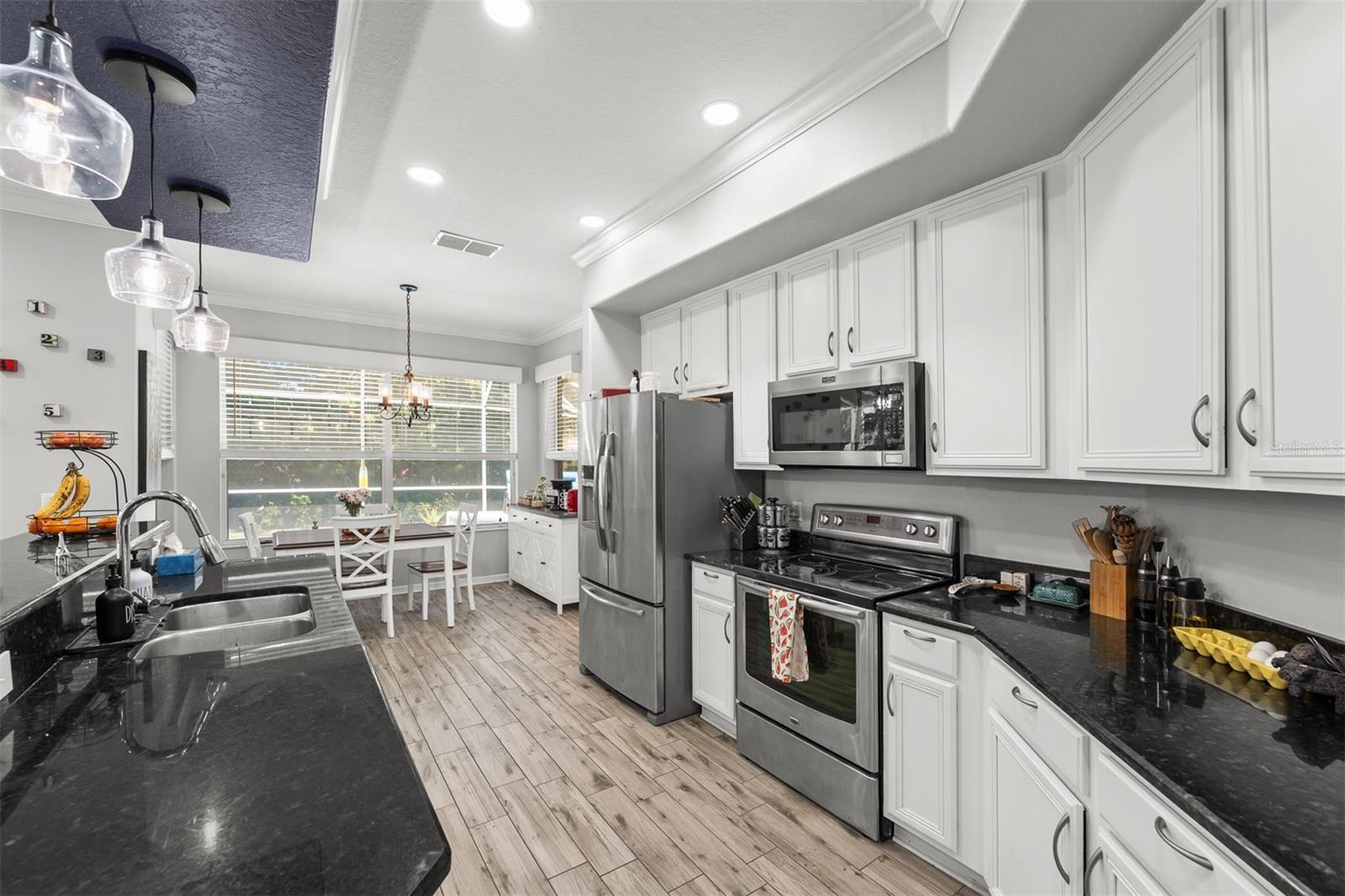 ADMIRAL POINTE - Residential