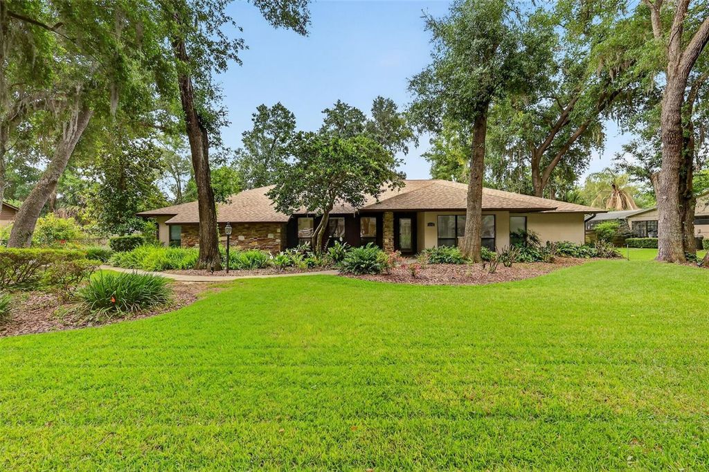 Photo of 4141 Lake Forest Street, Mount Dora, FL 32757 (MLS # G5112326)