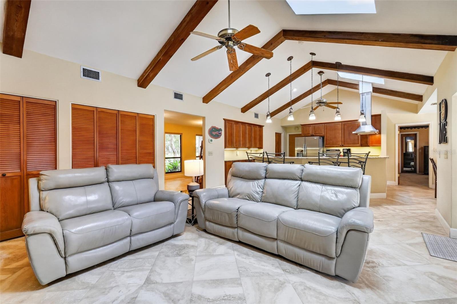 LAKE FOREST SUB - Residential