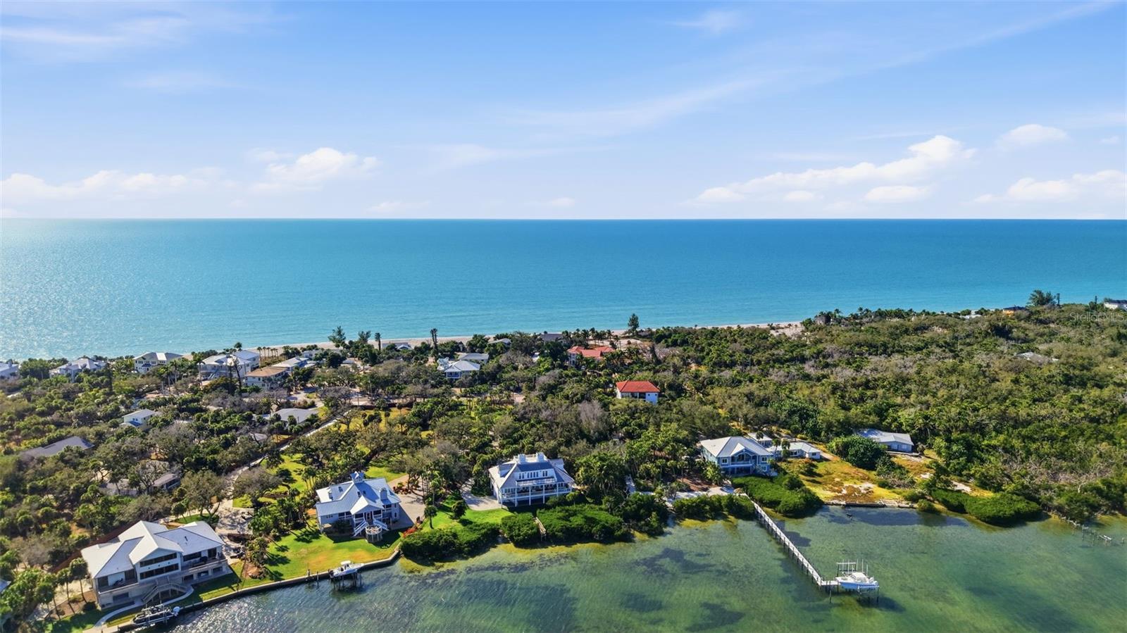 GALLEONS REACH CORR - Land