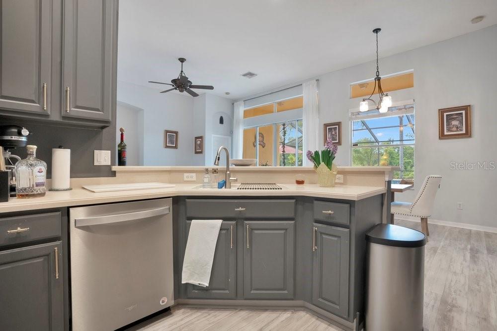 WATERS EDGE 01 - Residential