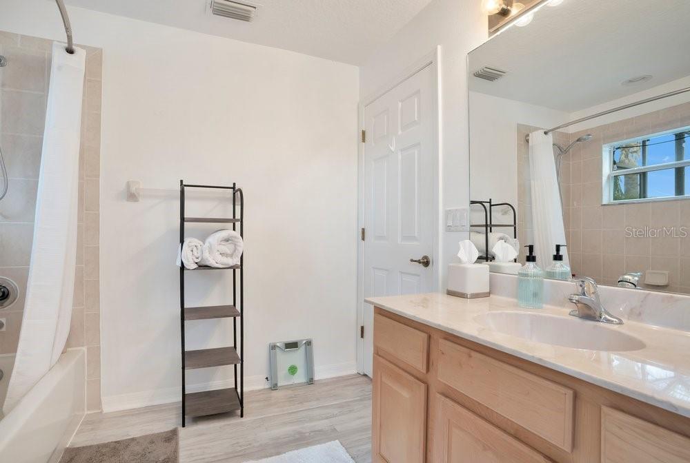 WATERS EDGE 01 - Residential