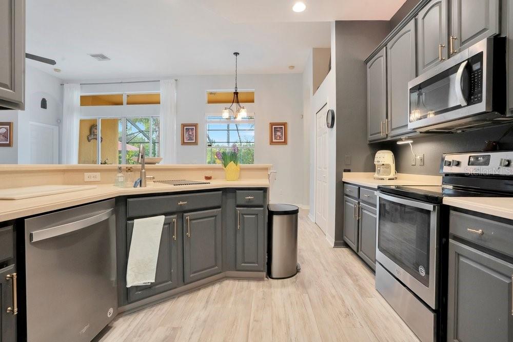 WATERS EDGE 01 - Residential