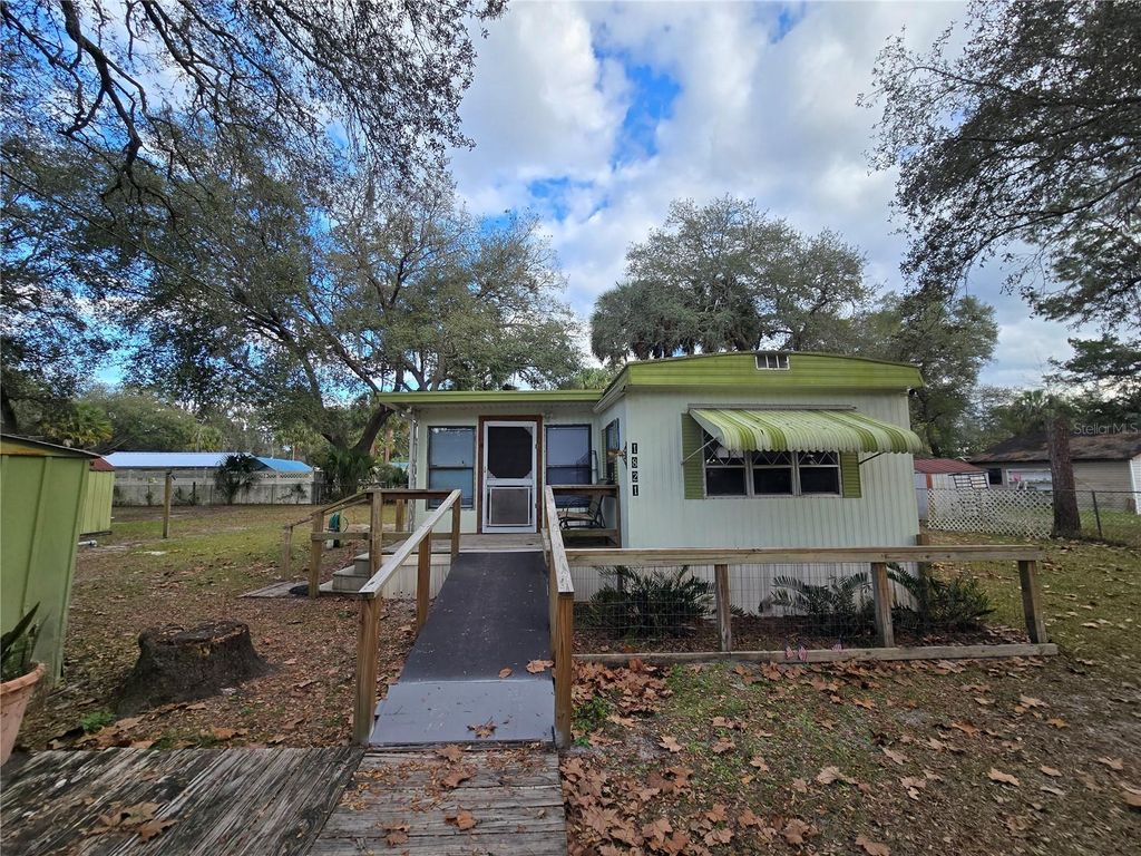 Photo of 1821 NE 115th Avenue, Silver Springs, FL 34488 (MLS # OM716700)