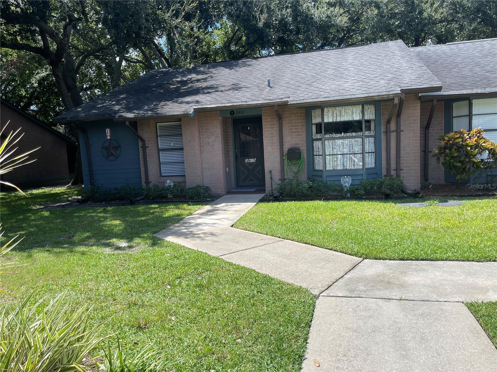 Welcome to this peaceful end unit at King Oak Villas situated just steps of 2 community pools with recreation center and cabanas.
Relax on huge rear 8 x 25 ft. porch with vinyl windows, storage closet, and chattahoochee pebble stone floor. Roof was replaced in 2021, the air conditioner was replaced in 2022. The appliances including washer and dryer, all paddle fans with lights and all window treatments stay. The living/dining room combo with vaulted ceilings creates a light open spacious feel. Low taxes and low HOA dues!! Superb location to nearby shopping,restaurants, schools, hospitals, attraction parks, Florida Turnpike, Airport AND only a 45-60 minute drive to beautiful beaches.