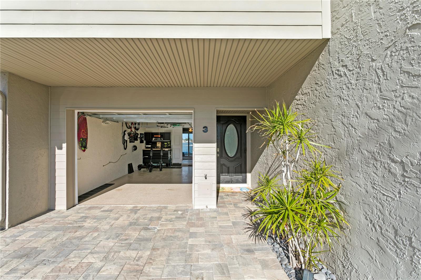 360 8TH AVENUE N 3