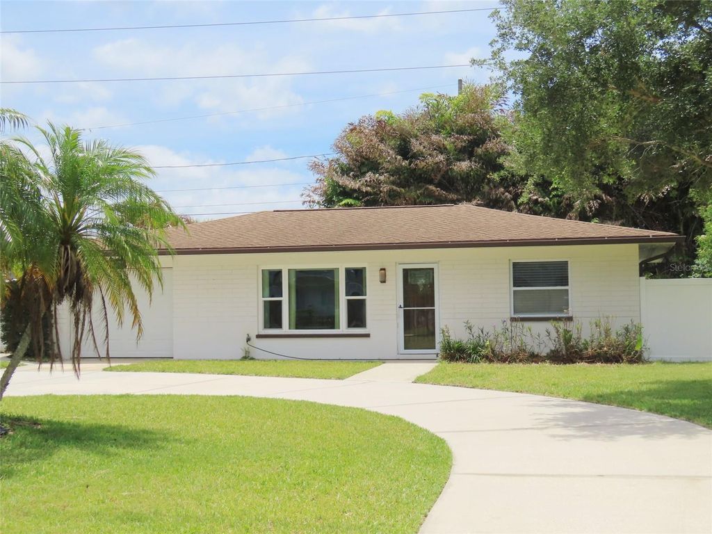 Photo of 2277 S Lagoon Circle, Clearwater, FL 33765 (MLS # TB8506097)