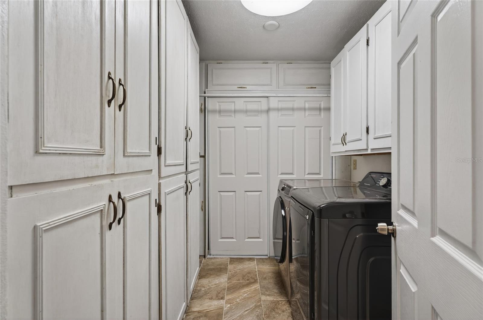 LANCASTER SHORES - Residential