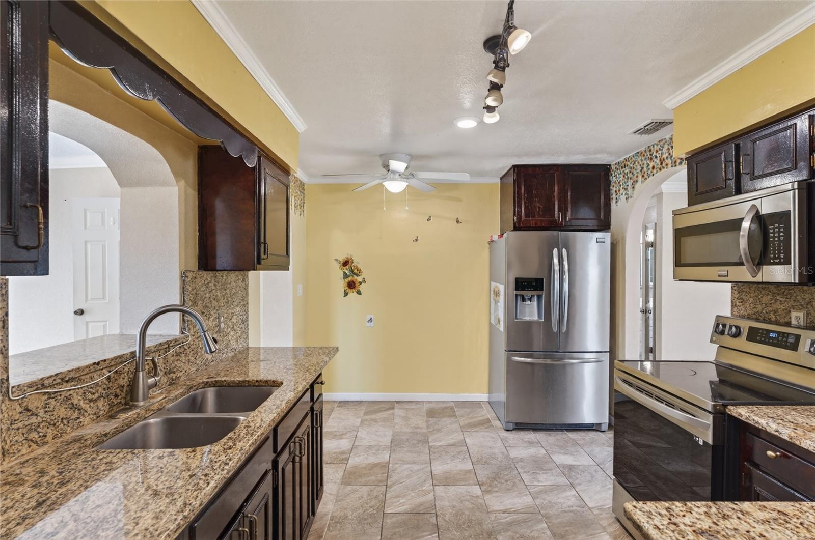 LANCASTER SHORES - Residential