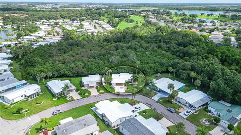 A home in PALMETTO