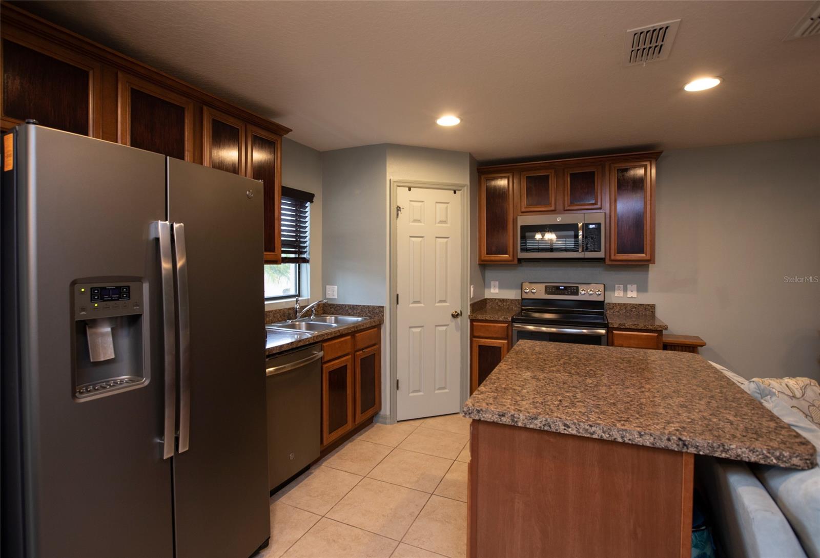 Tuscany Twnhms Ph 01 - Residential Lease