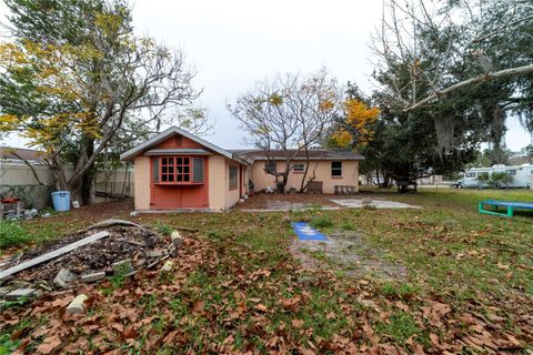 A home in DELAND