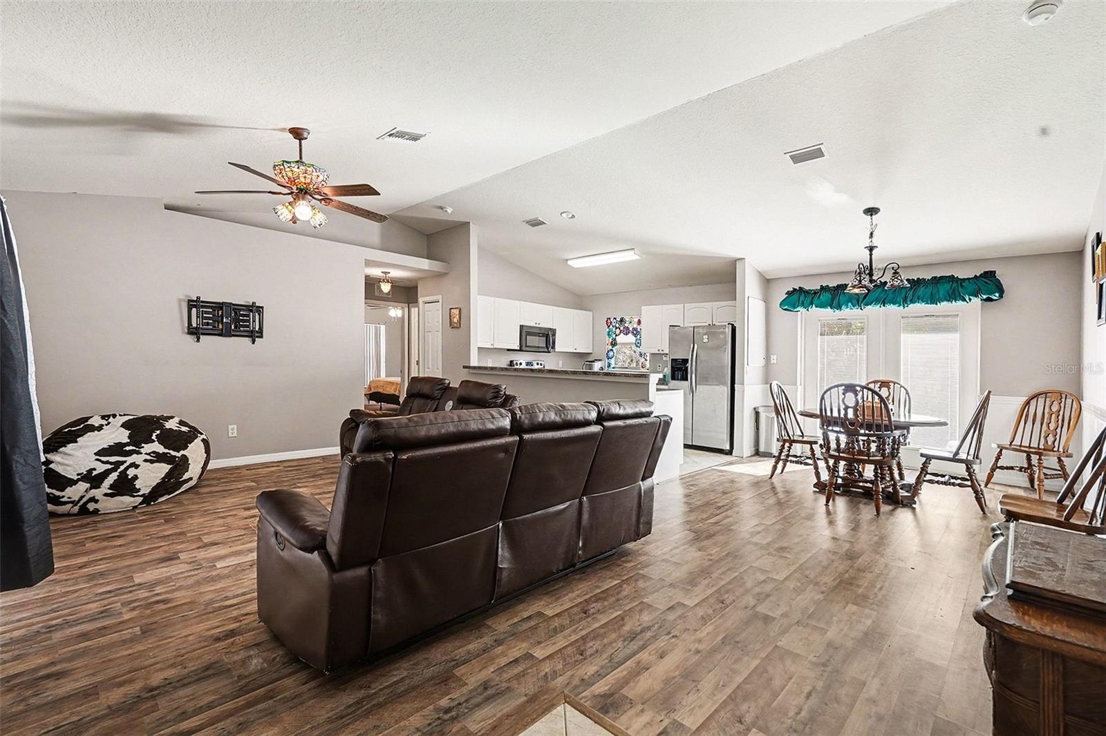 3220 E ROGERS STREET