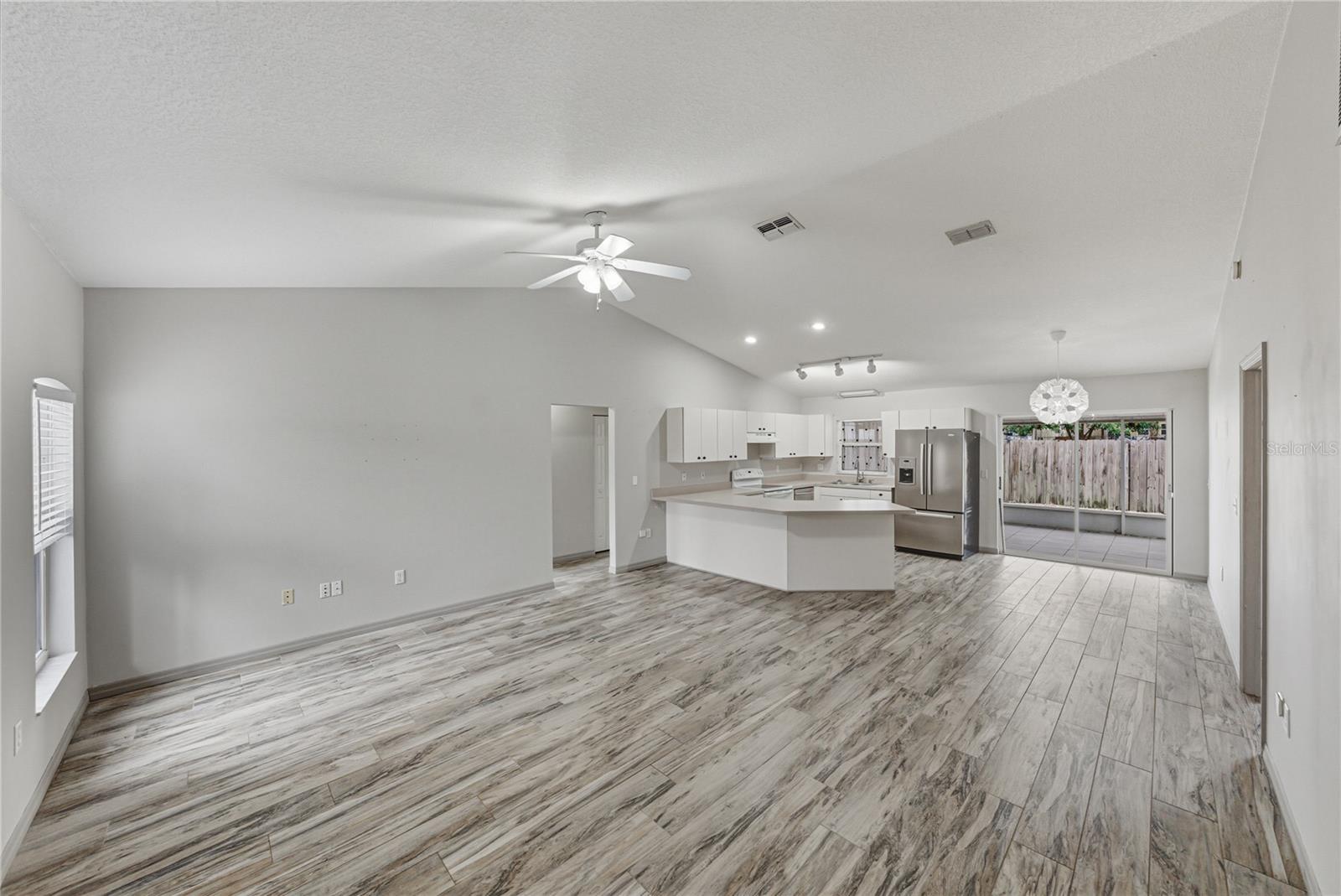 COURT SQUARE - Residential