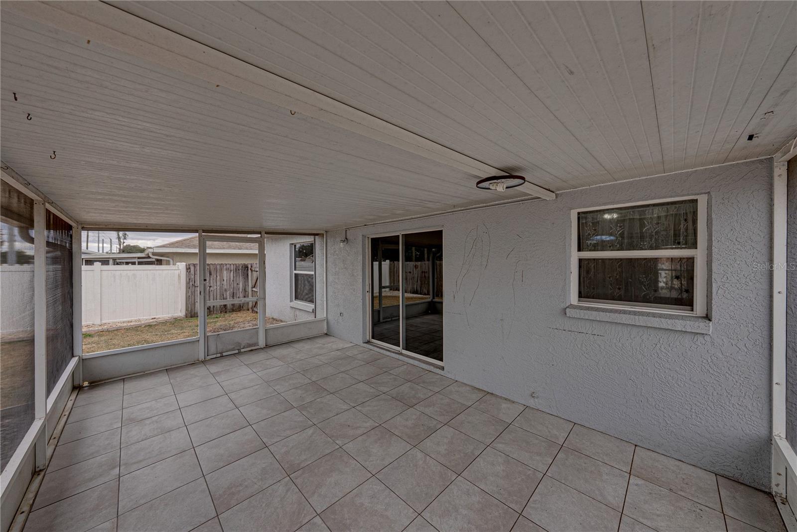 COURT SQUARE - Residential