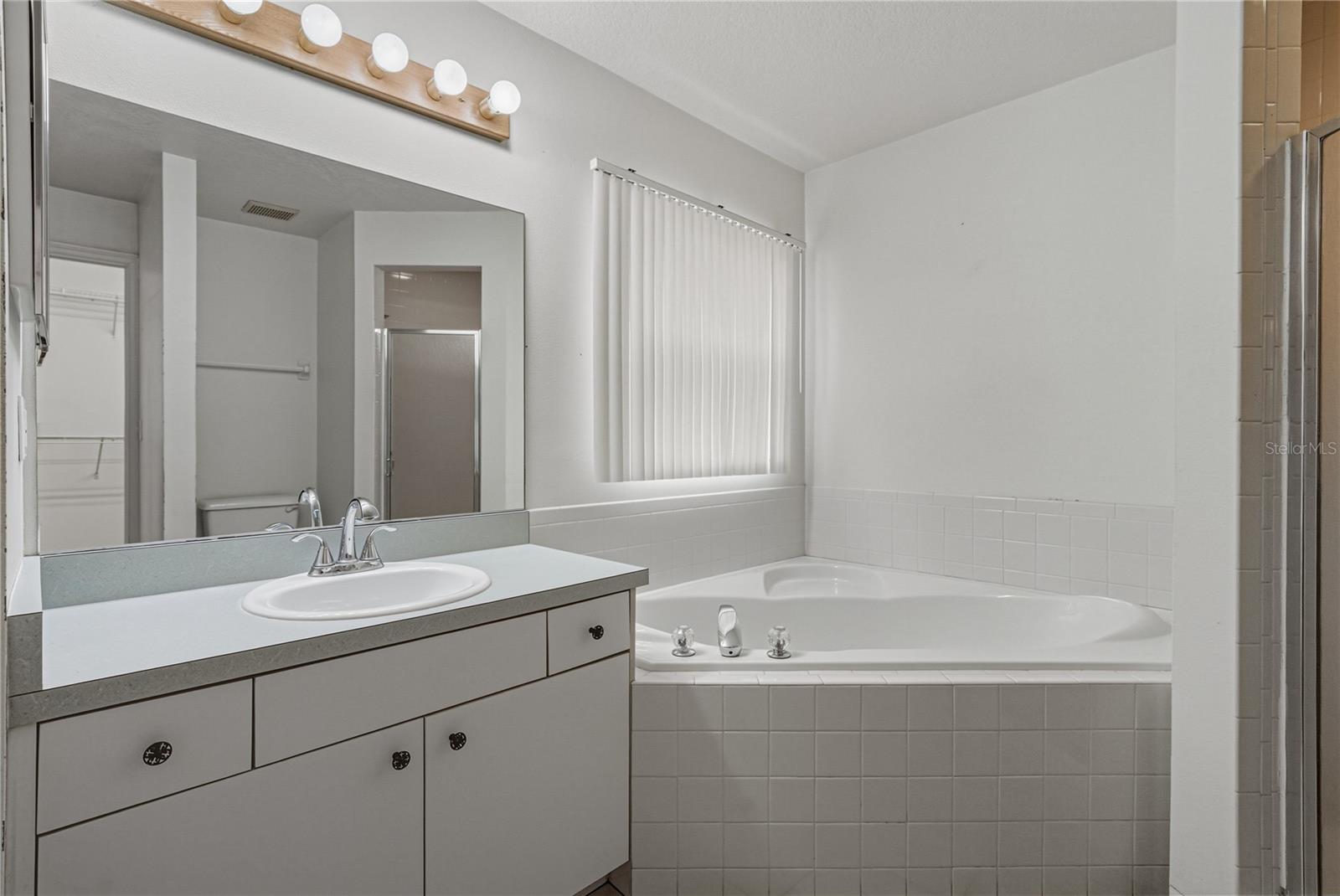 COURT SQUARE - Residential