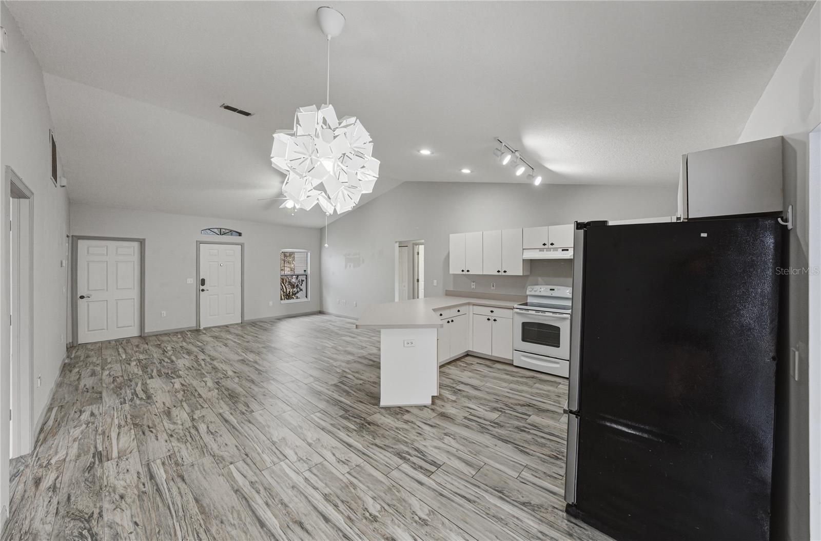 COURT SQUARE - Residential