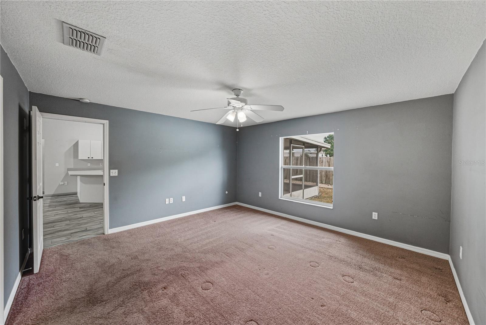 COURT SQUARE - Residential