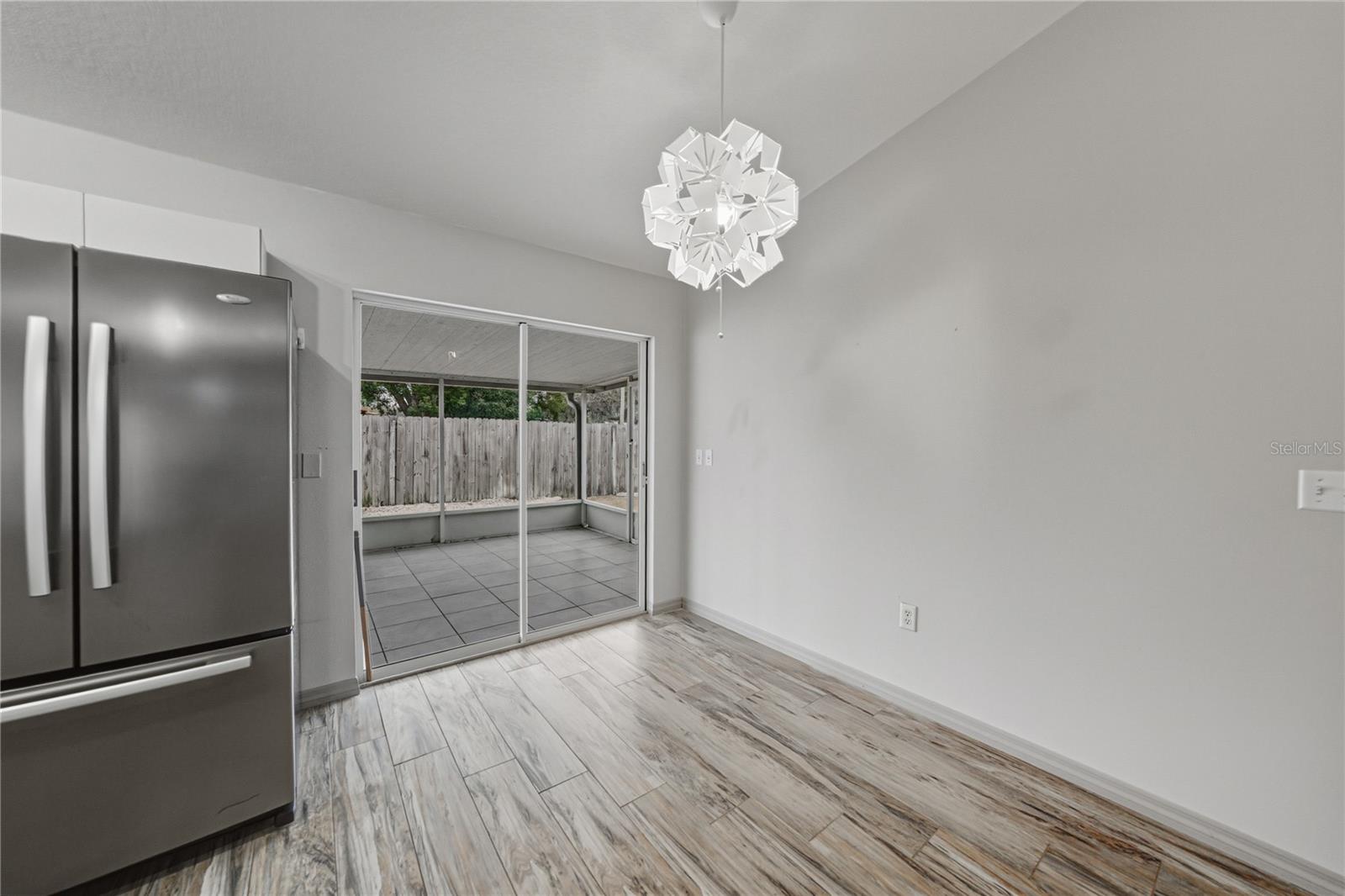 COURT SQUARE - Residential