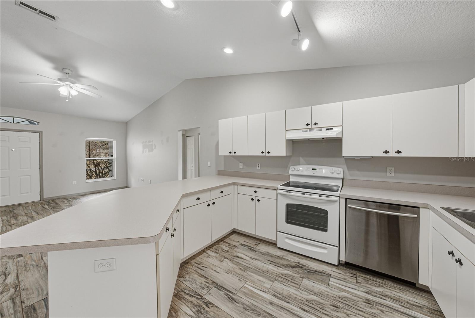 COURT SQUARE - Residential