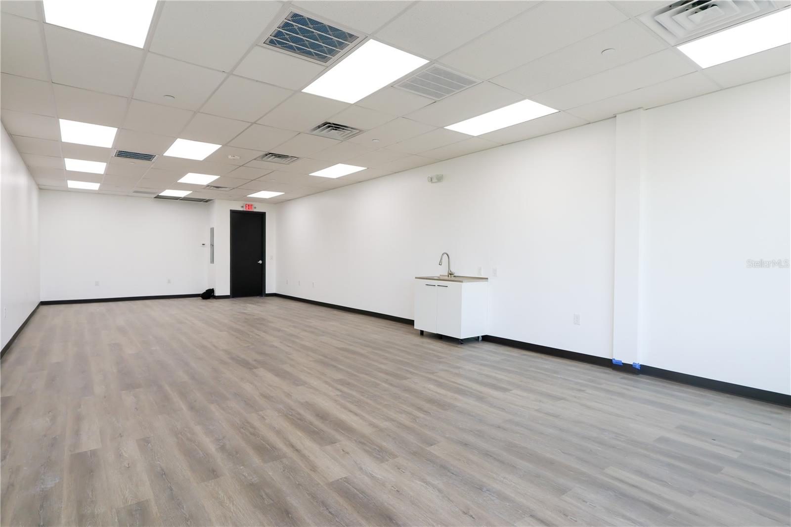 HUNTERS CREEK BUILDING O - Commercial Sale