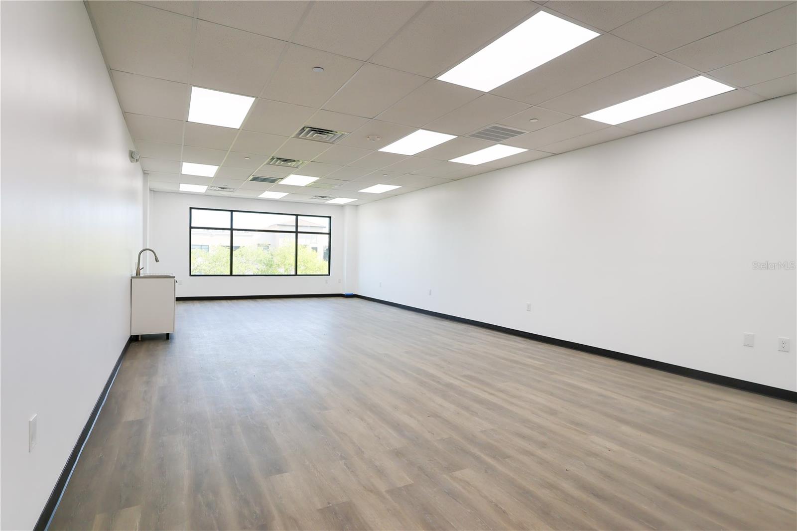 HUNTERS CREEK BUILDING O - Commercial Sale